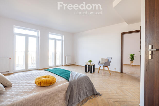 Hostel z częścią usługową i parkingiem