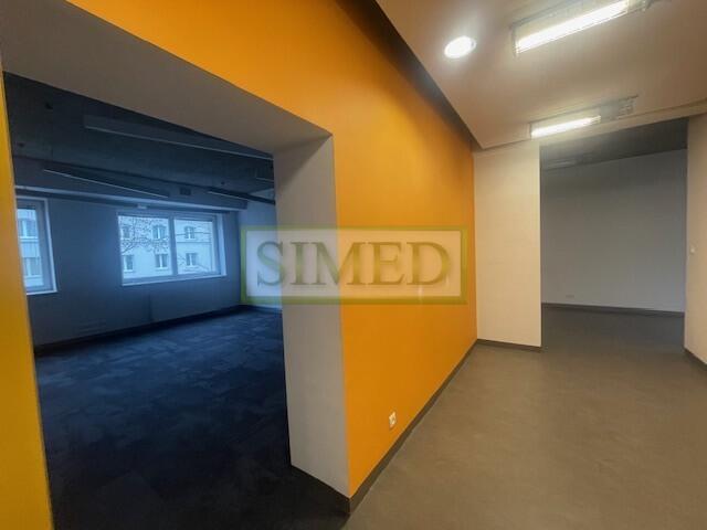 Całe piętro w kamienicy,dostęp24h,recepcja