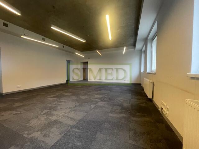 Całe piętro w kamienicy,dostęp24h,recepcja