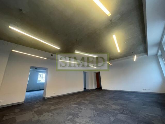 Całe piętro w kamienicy,dostęp24h,recepcja