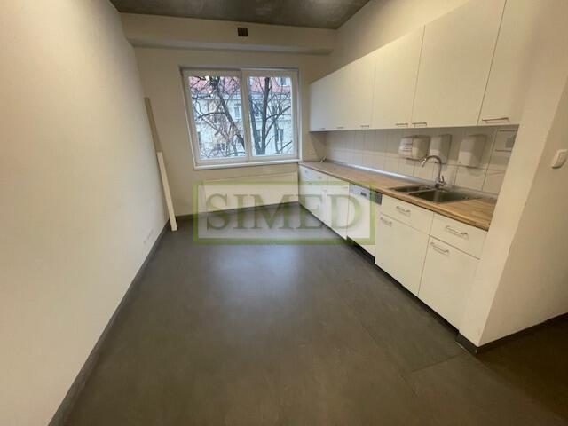 Całe piętro w kamienicy,dostęp24h,recepcja