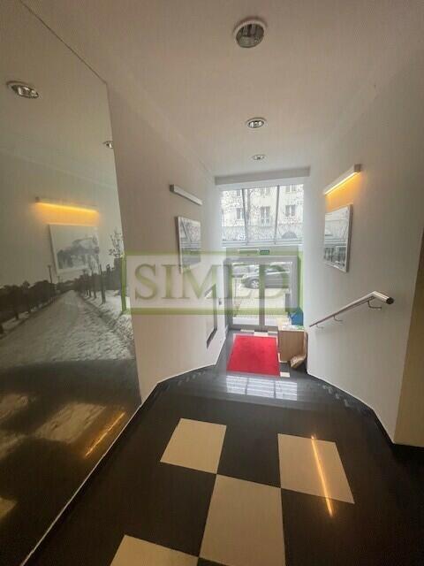 Całe piętro w kamienicy,dostęp24h,recepcja