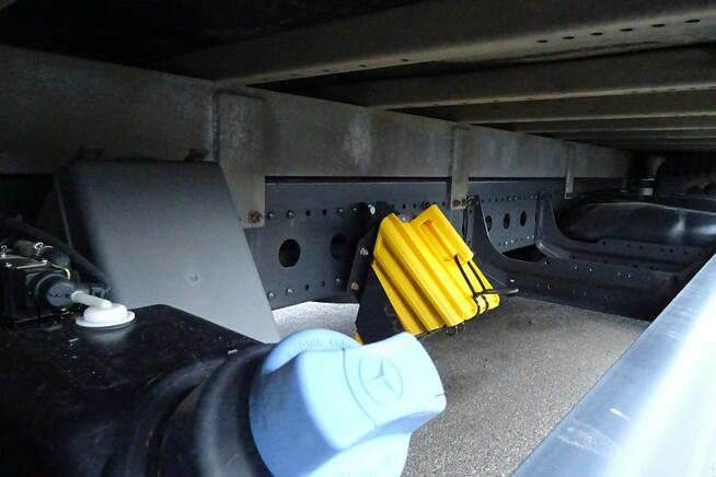 Mercedes Atego 1621 tylko 252 tys.km udokumentowane, kontener z windą