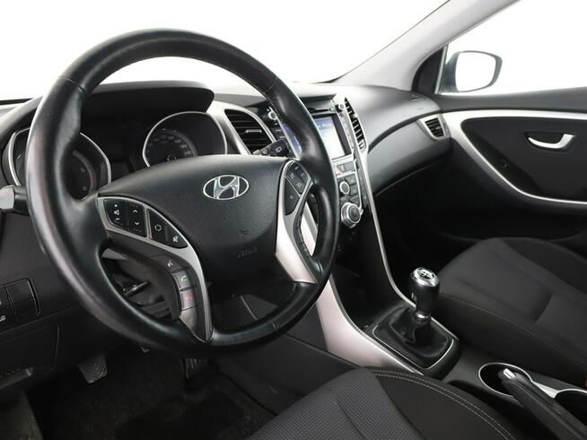 Hyundai i30 navi klima auto kamera i czujniki parkowania grzane fotele