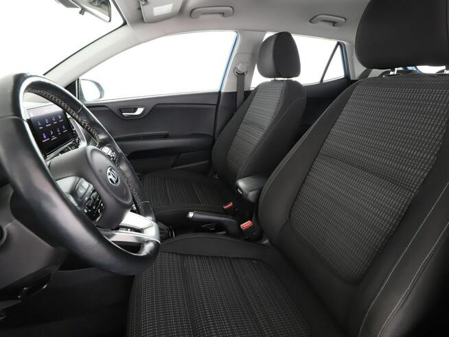 Kia Stonic automat klima auto grzane fotele navi kamera i czujniki parkowania