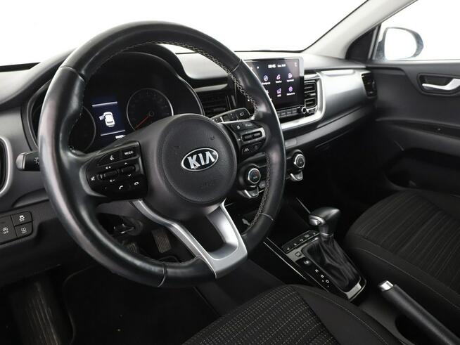 Kia Stonic automat klima auto grzane fotele navi kamera i czujniki parkowania