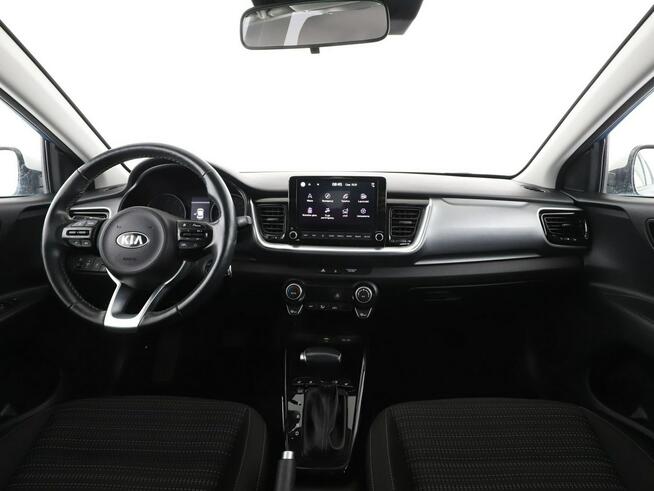 Kia Stonic automat klima auto grzane fotele navi kamera i czujniki parkowania