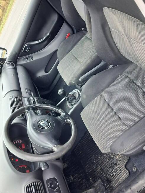 Seat Leon 1.6 czysta niezawodna benzynka czarny na alu.