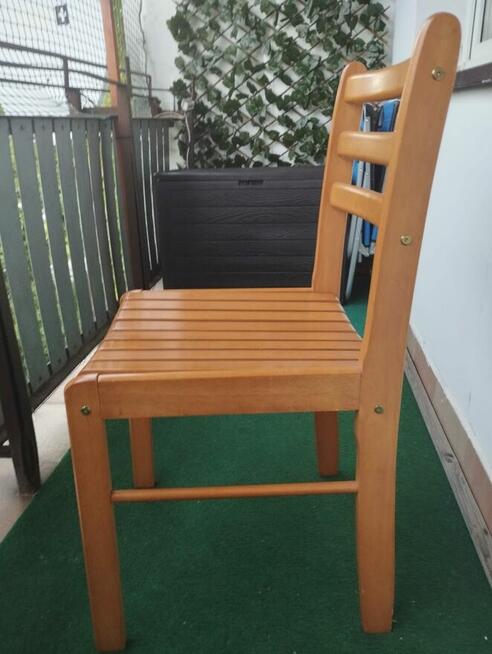 krzesła drewniane