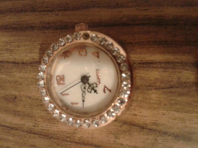 różne zegarki nakręcane i inne