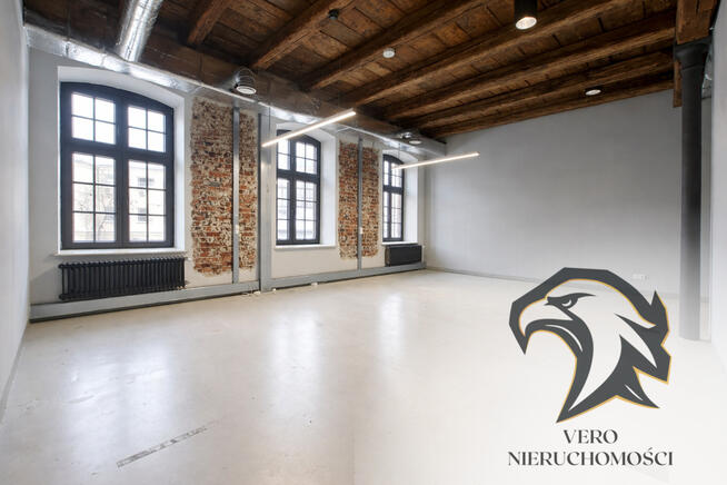 Nie nosi garnituru i ma charakter