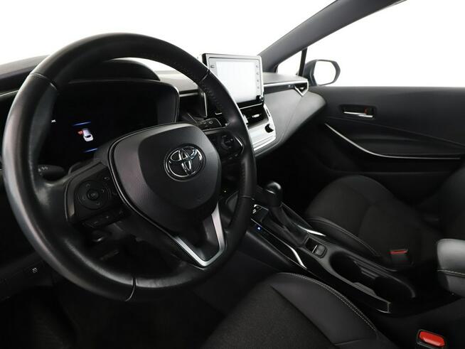 Toyota Corolla 184KM półskóra navi kamera grzane fotele ładowarka indukcyjna hak ACC