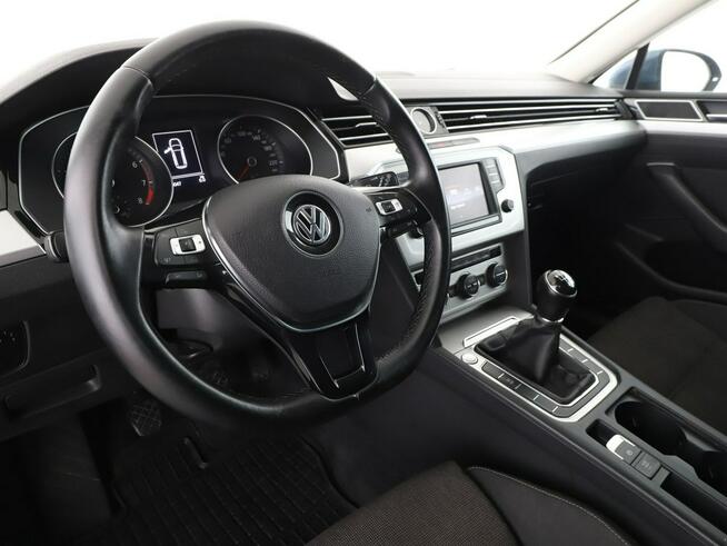 Volkswagen Passat panorama klima auto grzane fotele klima auto czujniki parkowania