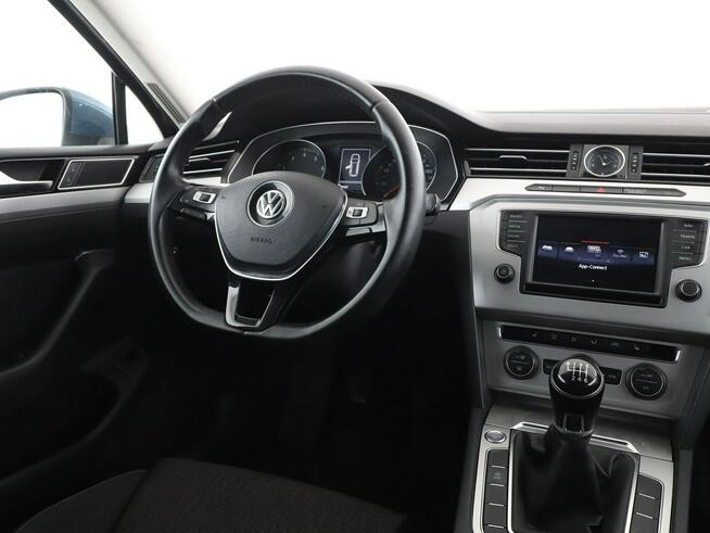 Volkswagen Passat panorama klima auto grzane fotele klima auto czujniki parkowania