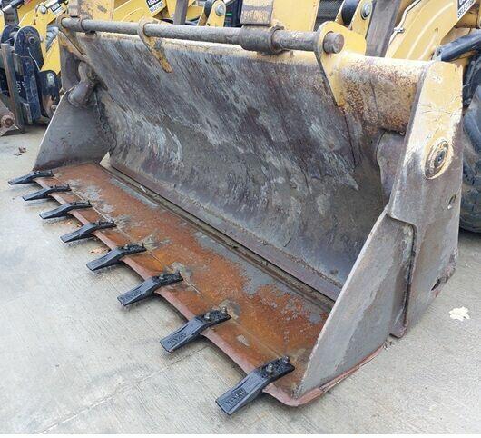 KOPARKO-ŁADOWARKA MARKI CATERPILLAR 432F2