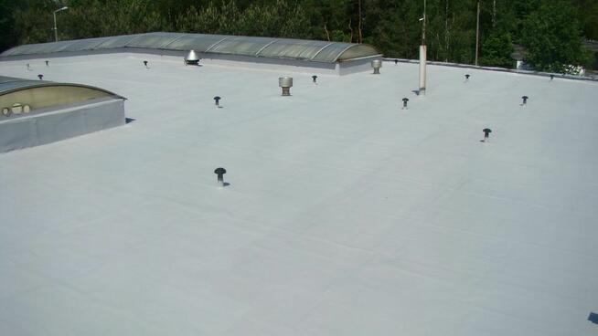 Uszczelnianie dachów z membran PVC, TPO, EPDM polimocznikiem