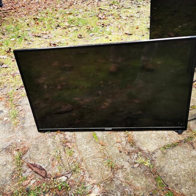 Sprzedam telewizor Telefunken 43cal Smart z wieszakiem i sto