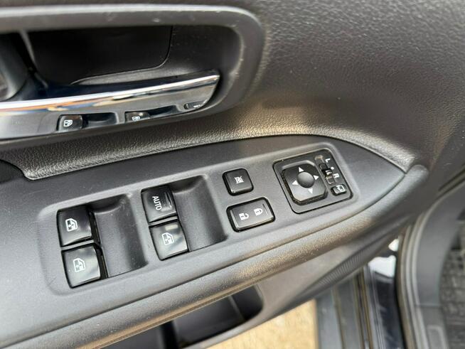 Mitsubishi Outlander 2.0KAT 150KM Kamera Skóra Klimatronic Zarejestrowany w Polsce Alu Hak!