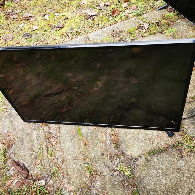 Sprzedam telewizor Telefunken 43cal Smart z wieszakiem i sto