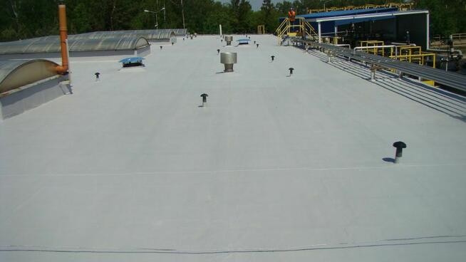Uszczelnianie dachów z membran PVC, TPO, EPDM polimocznikiem