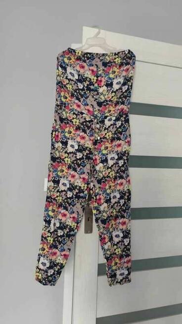 Długi kombinezon w kwiaty