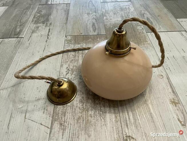 Stara lampa wisząca z kloszem