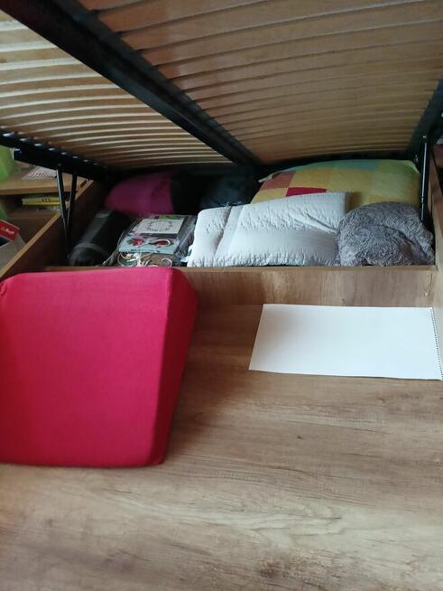 Łóżko 140/200 z pojemnikiem, materacem + szafka