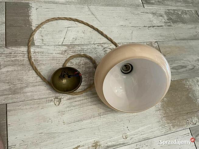 Stara lampa wisząca z kloszem