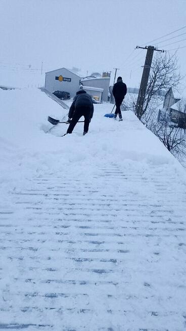Profesjonalne odśnieżanie dachów, parkingów i podjazdów