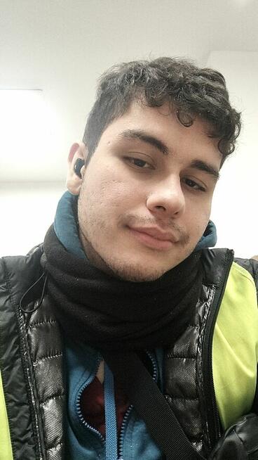 22-letni mężczyzna szuka partnerki lub kobiety do wspólnego