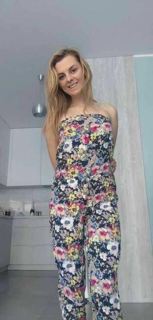 Długi kombinezon w kwiaty