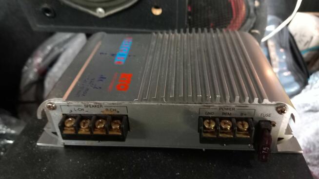 Dwie Tuby z wzmacniaczem oraz okablowaniem.