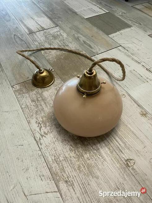 Stara lampa wisząca z kloszem