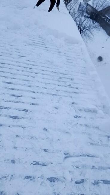 Profesjonalne odśnieżanie dachów, parkingów i podjazdów