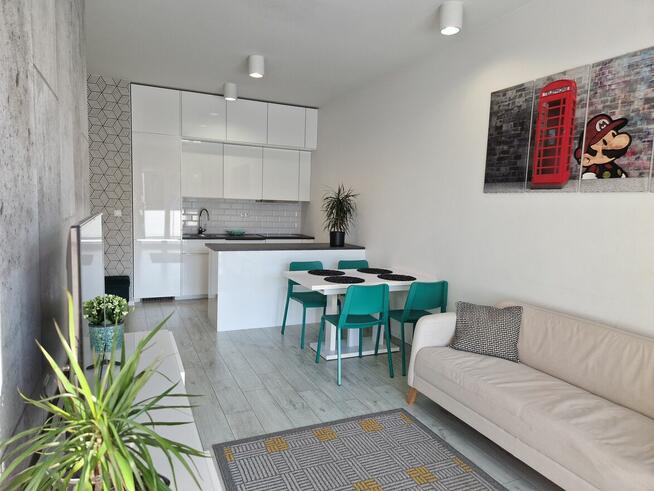 Jasne 3-pokojowe mieszkanie z dużym balkonem i garażem