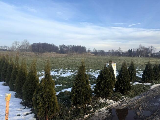 Duża działka z potencjałem za miastem