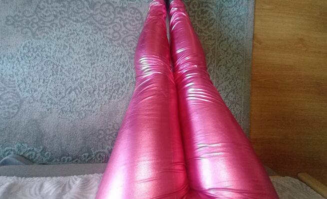 Błyszczące legginsy L/XL