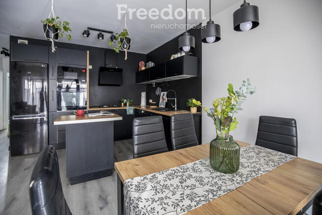 Nowoczesny bliźniak z garażem i tarasem