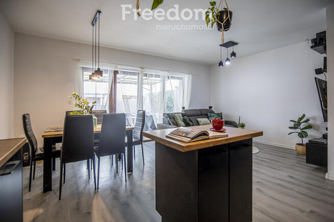 Nowoczesny bliźniak z garażem i tarasem