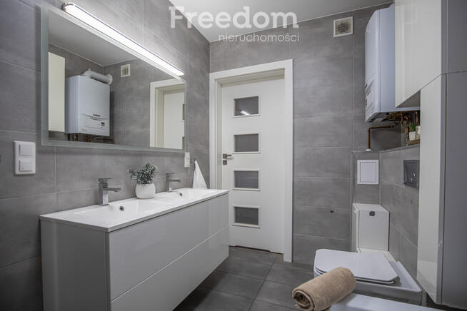 Nowoczesny bliźniak z garażem i tarasem