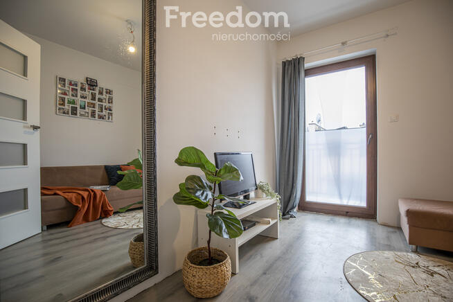 Nowoczesny bliźniak z garażem i tarasem