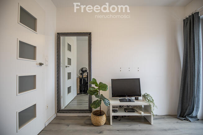 Nowoczesny bliźniak z garażem i tarasem