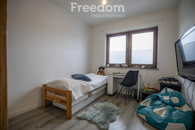 Nowoczesny bliźniak z garażem i tarasem