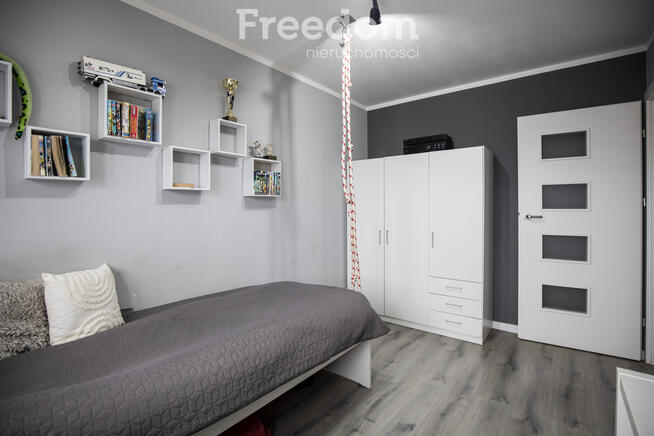 Nowoczesny bliźniak z garażem i tarasem