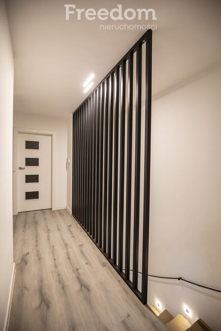 Nowoczesny bliźniak z garażem i tarasem