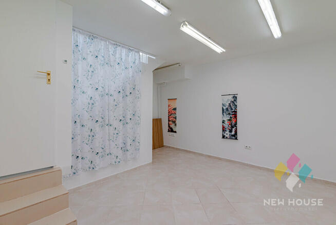 Atrakcyjny lokal przy Lidlu na Jarotach z witryną