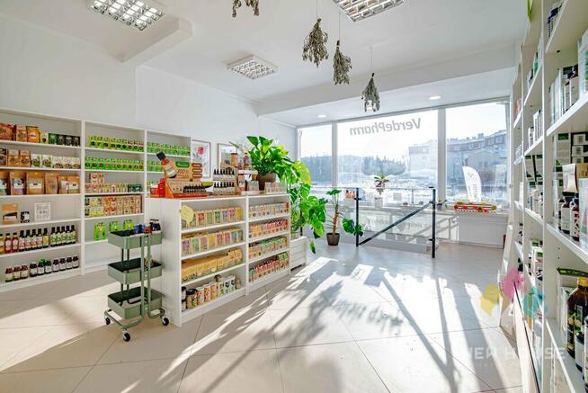 Atrakcyjny lokal przy Lidlu na Jarotach z witryną