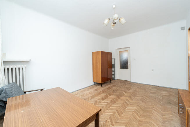 Okazja! 2/3 pokoje do remontu przy metrze