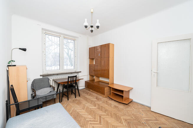 Okazja! 2/3 pokoje do remontu przy metrze