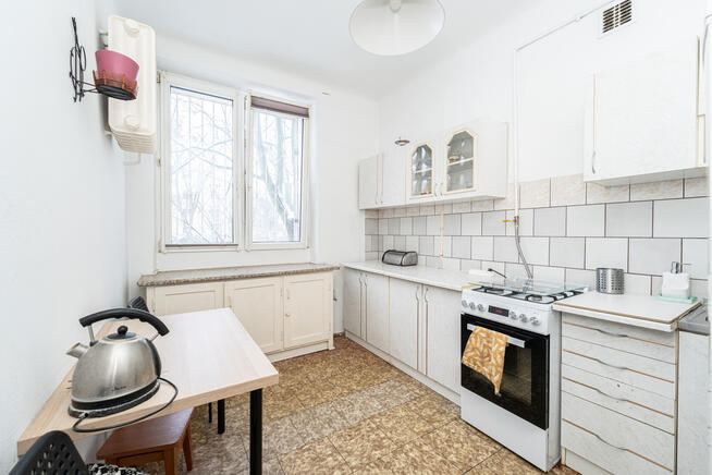 Okazja! 2/3 pokoje do remontu przy metrze